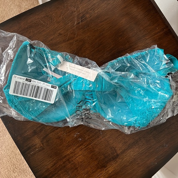 NWT VS Lightly-Lined Full Coverage Lace Bra 34D - Picture 5 of 6